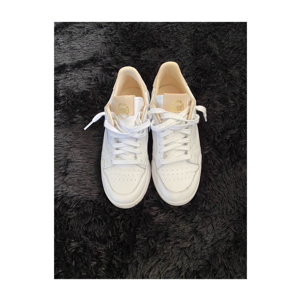 Women’s adidas continental sneaker